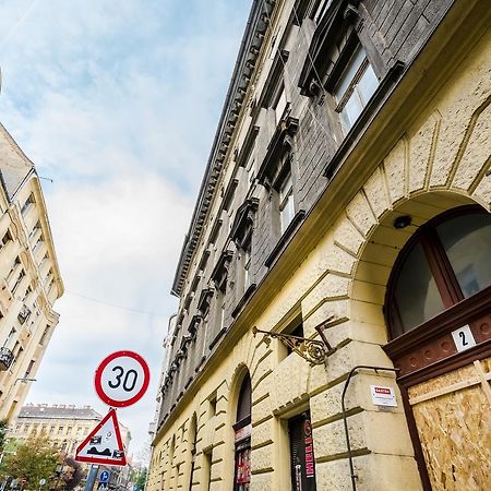 Roeck Premier Downtown Residence Budapest Ngoại thất bức ảnh