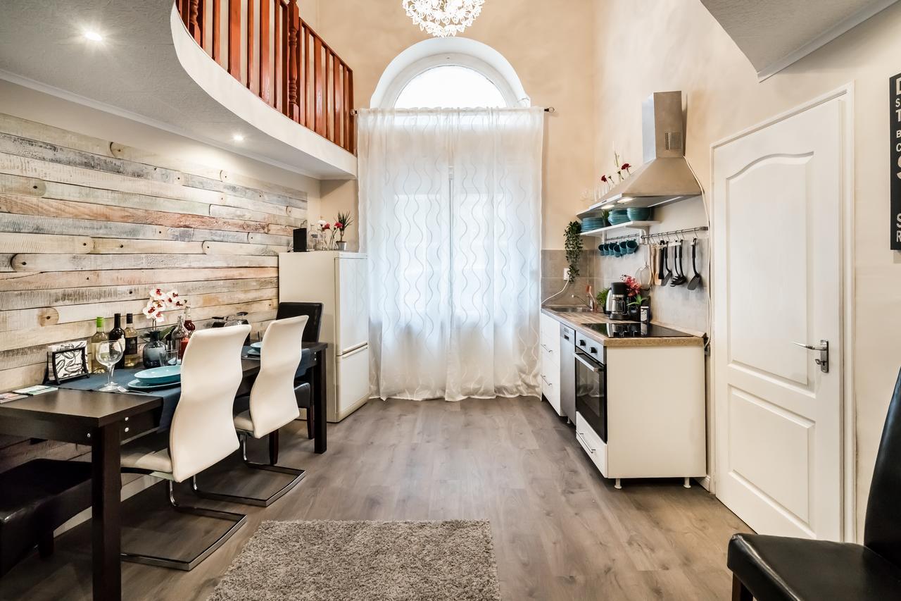Roeck Premier Downtown Residence Budapest Ngoại thất bức ảnh
